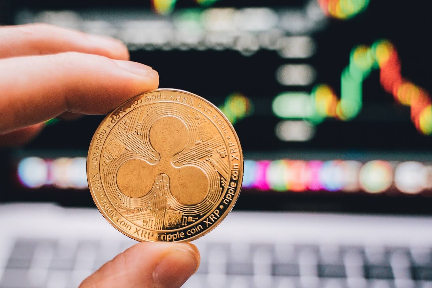 Holding XRP Ripple coin ni a hand