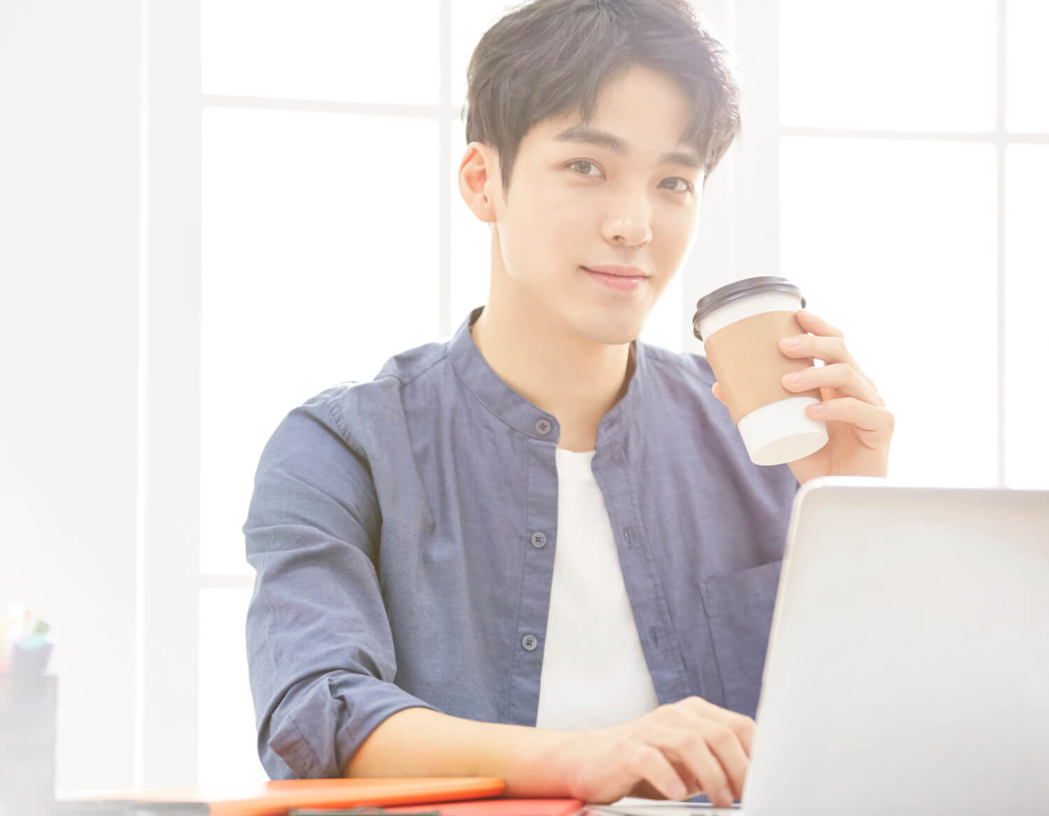 A man trading cryptocurrency with computer