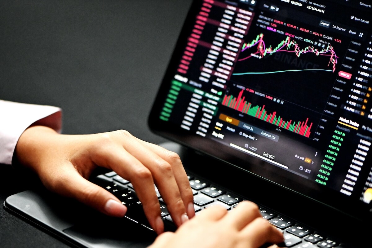 Trading cryptocurrency with a computer